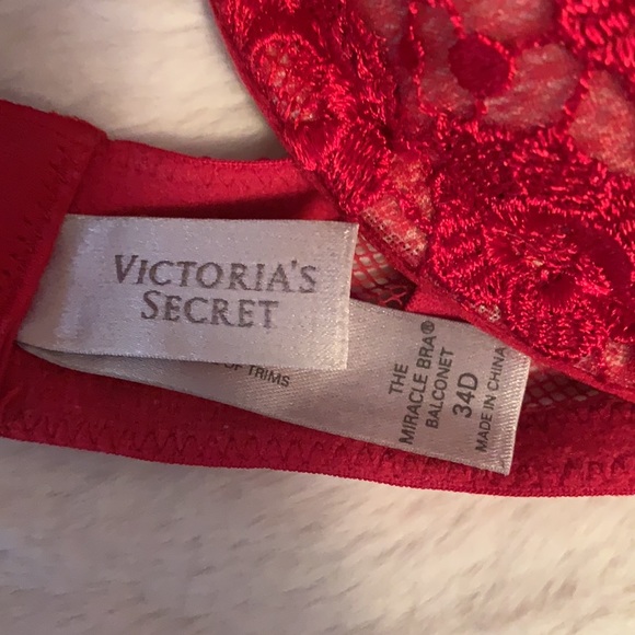 34D Victoria’s Secret The miracle red balconet bra - Picture 2 of 4